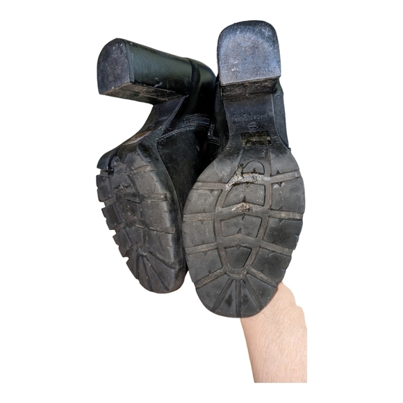 TRUFFLE Collection booties - Picture 5 of 6